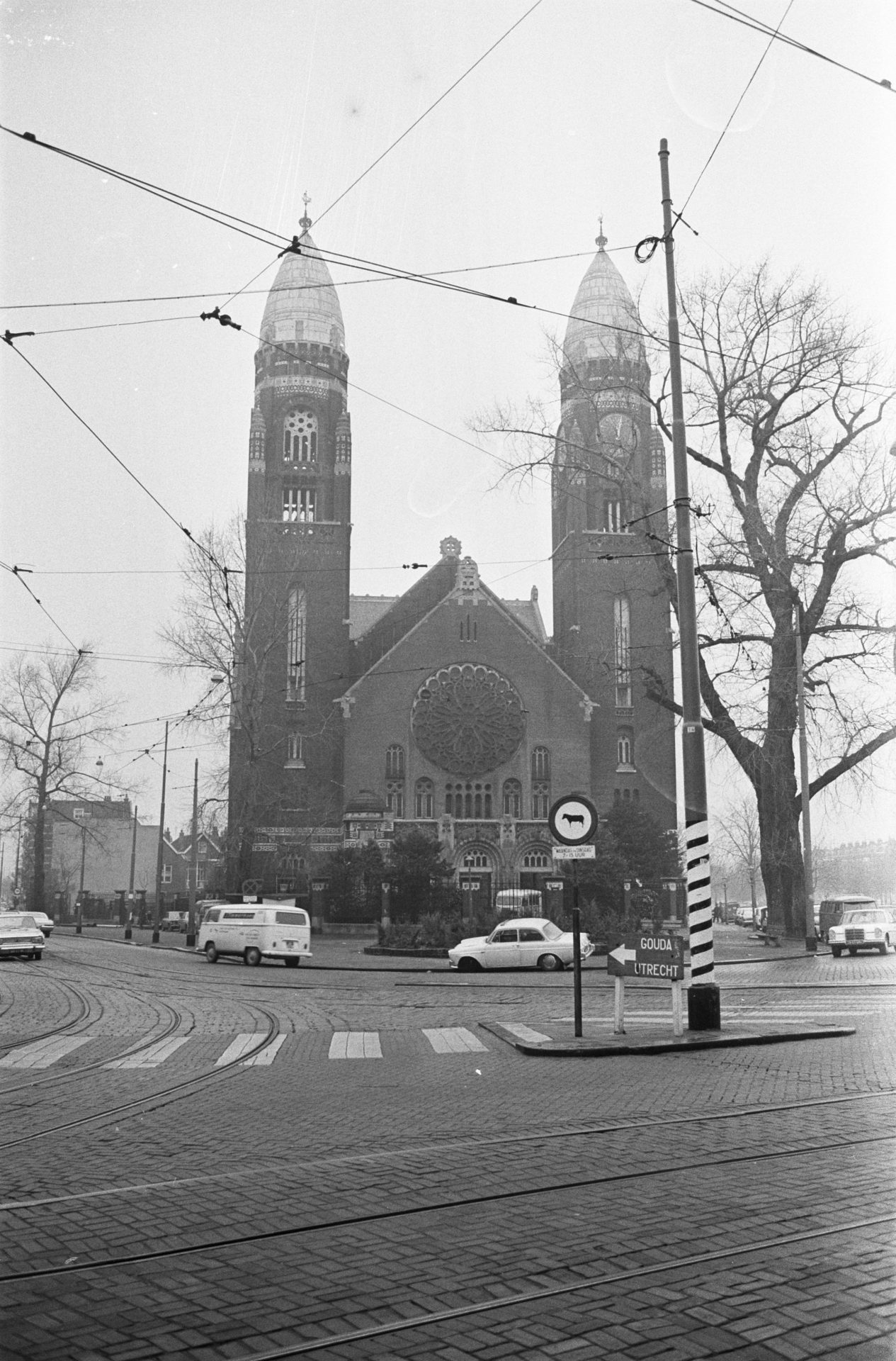 Hans Peters, Koninginnekerk Rotterdam voor de sloop, januari 1972, Nationaal Archief CC-BY