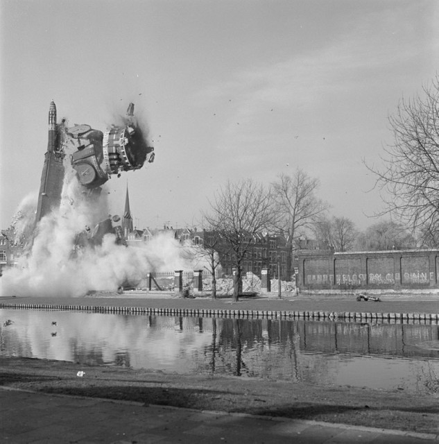 oostelijke toren van de Koninginnekerk aan de Boezemsingel, maart 1972