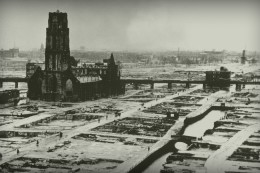 Het gebombardeerde centrum van Rotterdam (National Archives, USA)