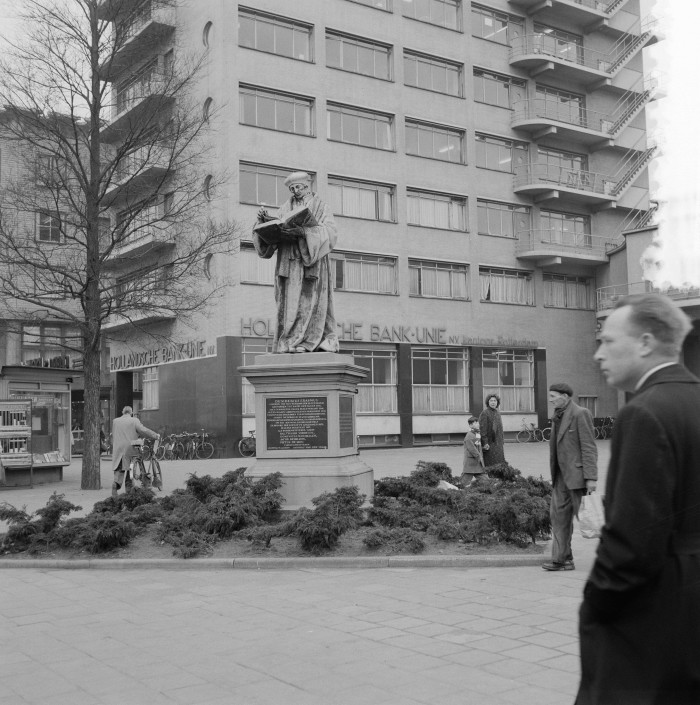 Herbert Behrens / Anefo - de HBU met Erasmus ervoor, 8 mei 1957 Nationaal Archief #CC0