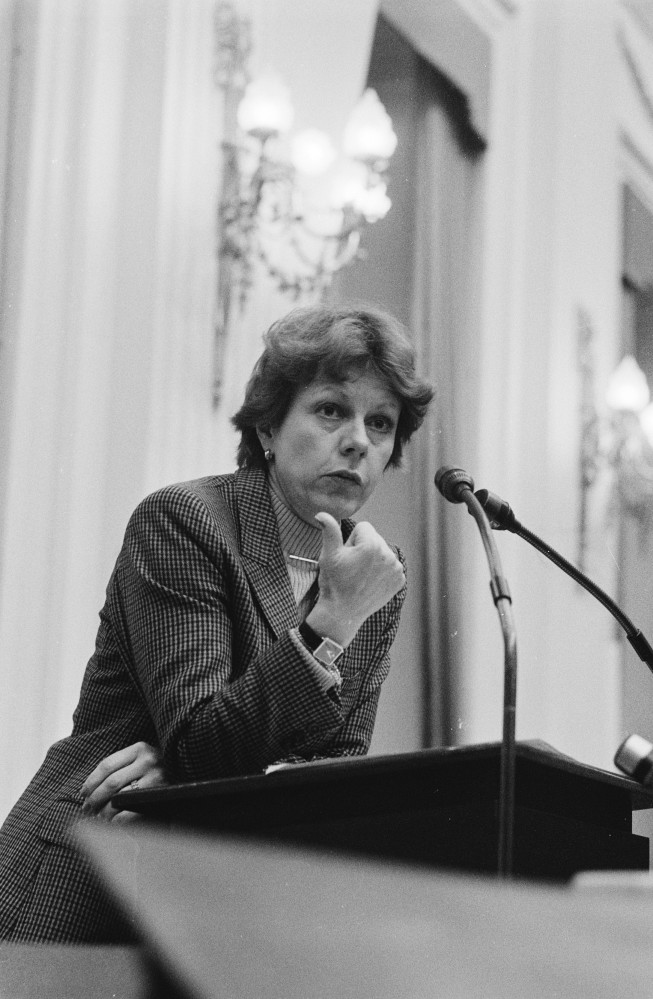 Rob Croes/Anefo - minister Kroes in de kamer, 2 december 1982 Nationaal Archief #CC0